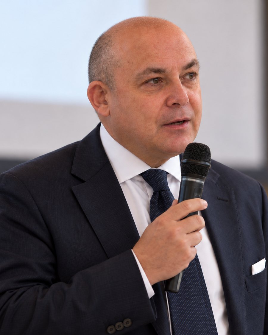 Il prof. Vincenzo Del Giudice, professore di Estimo a Napoli, durante un intervento